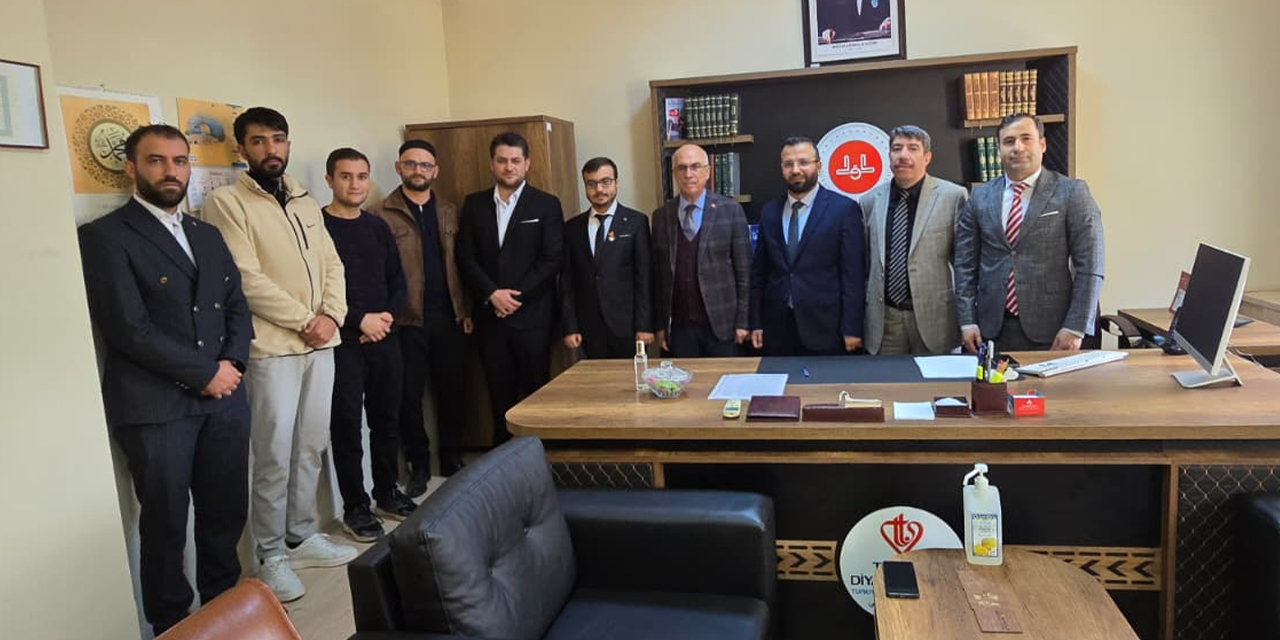 Manevi yapısını güçlendiriyor