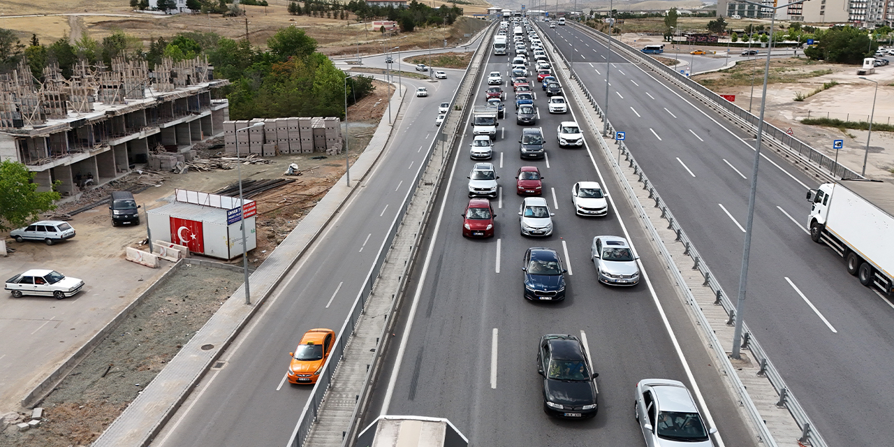 Trafikte yeni dönem: 6 ihlal yapan direksiyon başına geçemeyecek