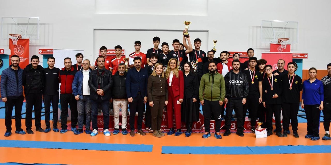 Şampiyon sporcular hedefi 12’den vurdu