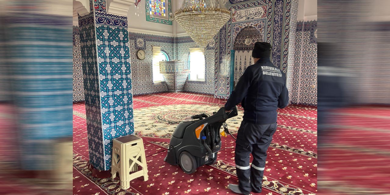 Kırıkkale Belediyesi’nden camilere düzenli ve titiz temizlik