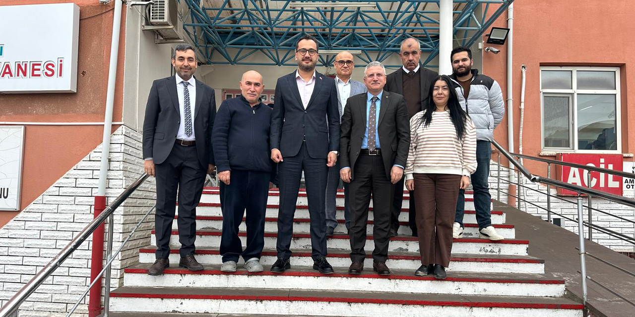 Sağlık-Sen üyelerinin sorun ve taleplerini dinliyor