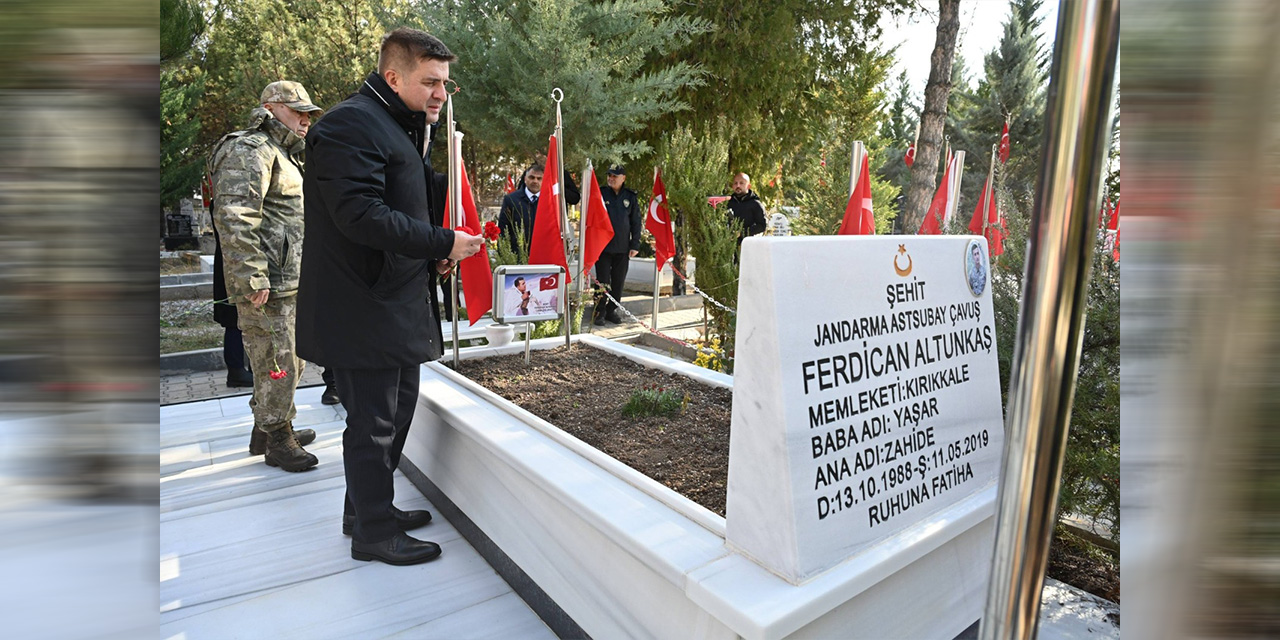 Vali Sarıibrahim’den ilk ziyaret şehitliğe