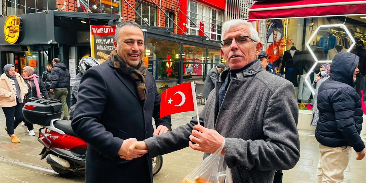 MHP Kırıkkale Teşkilatından Bayrak Dağıtımı