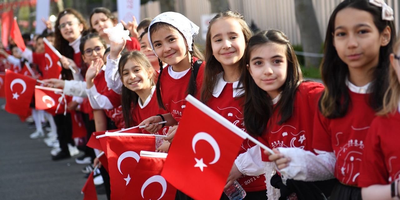 Yeni eğitim dönemi Bayrak Sevgisi temasıyla başlayacak