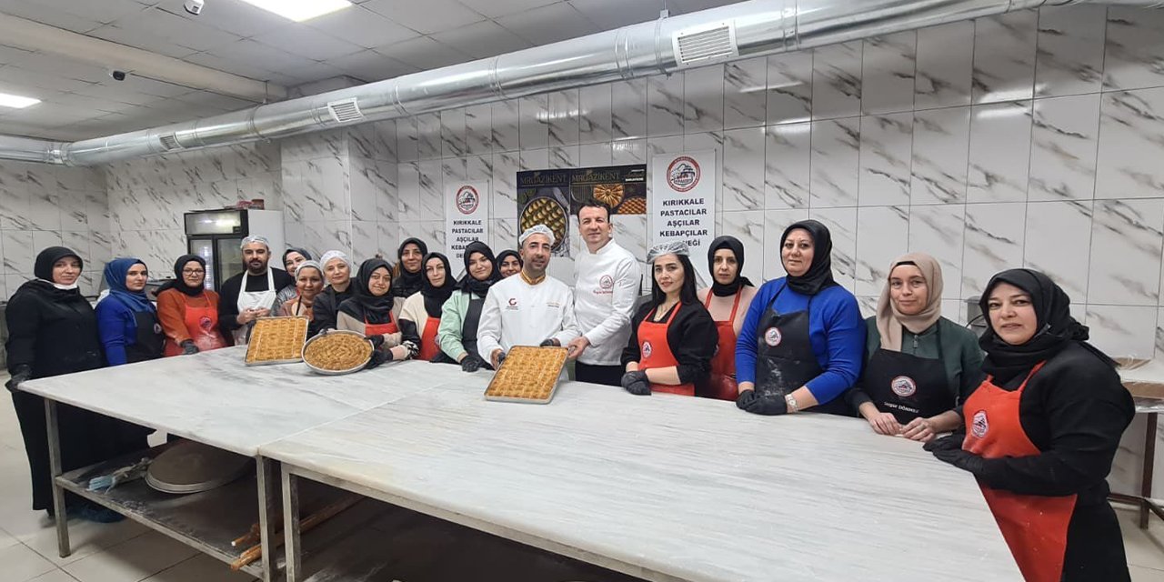Yöresel ve geleneksel baklava yapımını öğrendiler