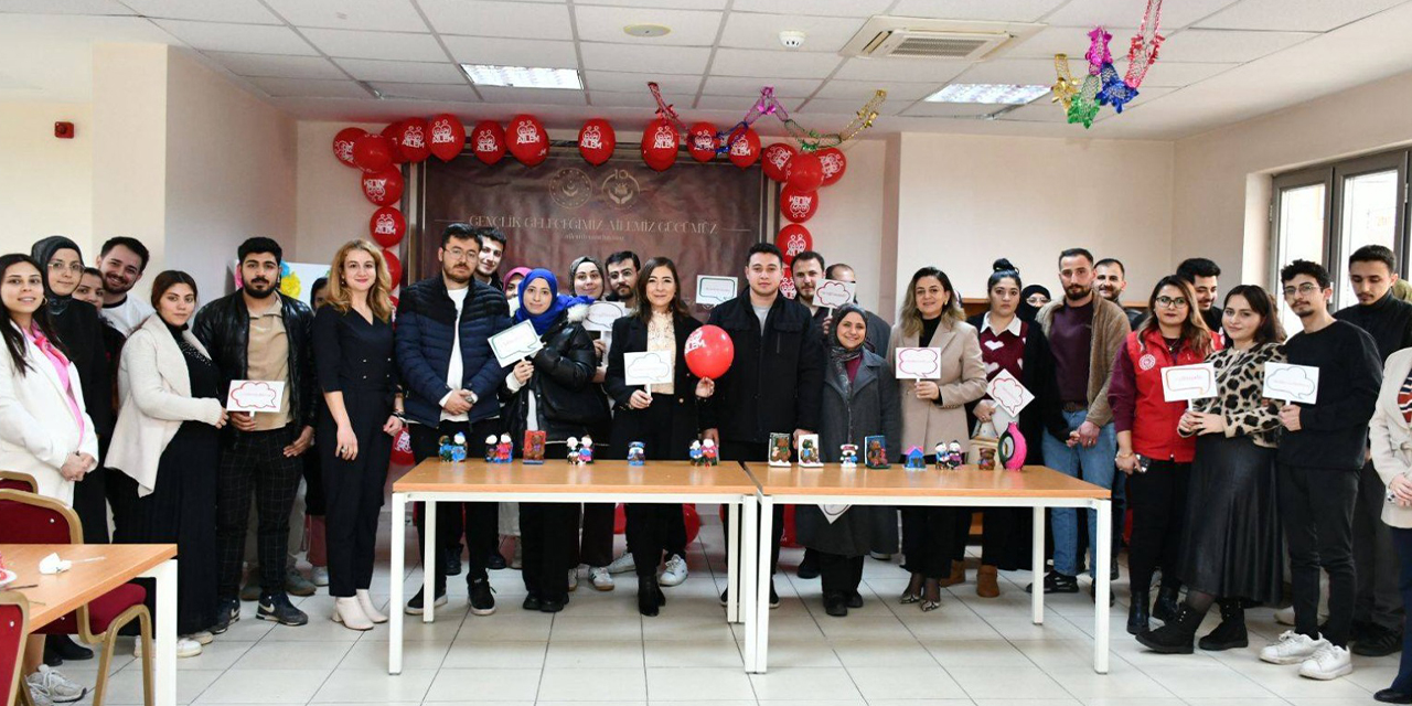 Genç çift aileler Gençlik Merkezi etkinliğinde buluştu