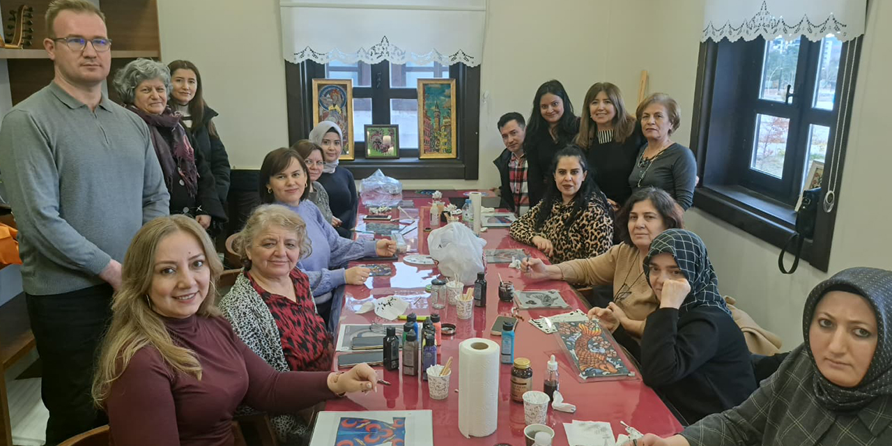 Kasaba Kültür Sanat’tan geleneksel cam altı sanatına destek