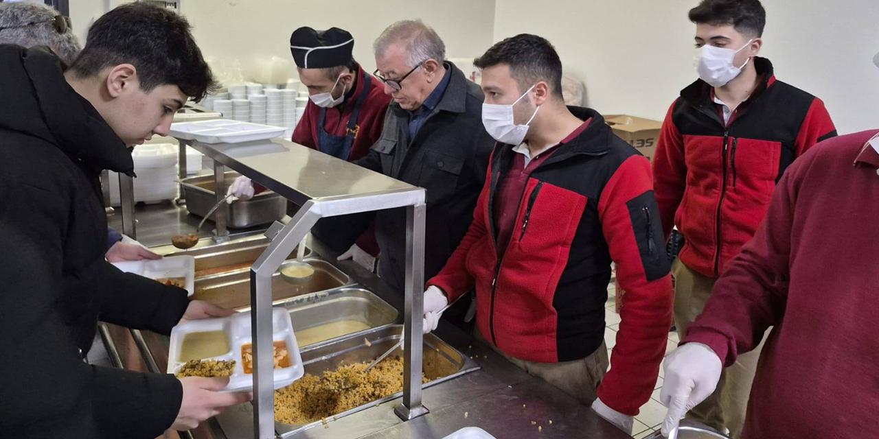 Kırıkkale Belediyesi’nden her gün bin kişilik iftar sofrası