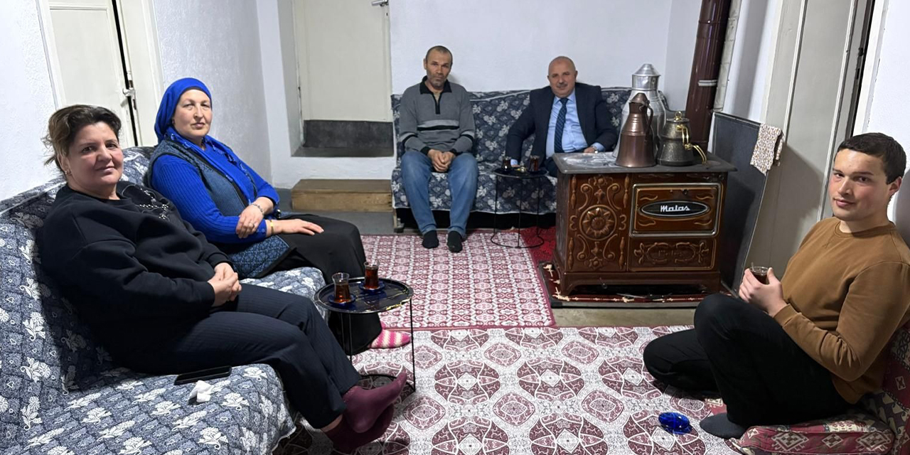 Başkan Cönger, iftarını vatandaş sofrasında yaptı