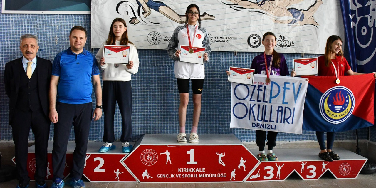 Yüzme yıldızlar grup müsabakaları nefes kesti