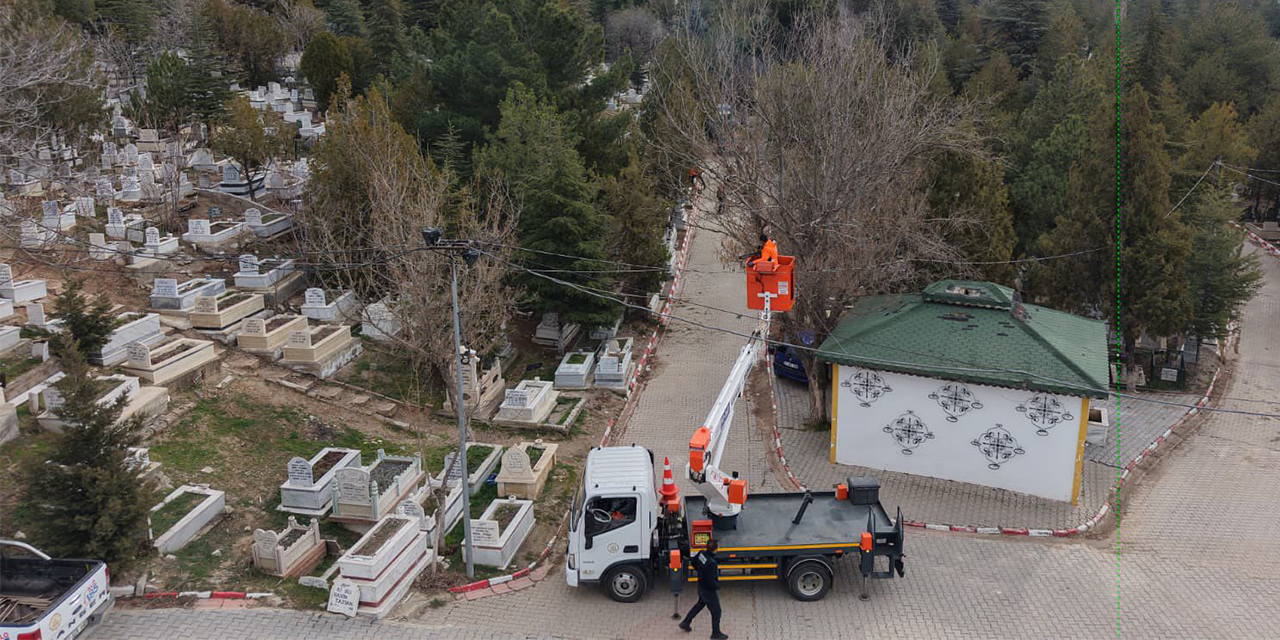 Mezarlıklarda Ramazan Bayramı hazırlıkları başladı