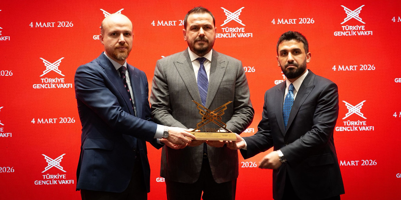 Bilal Erdoğan’dan Adnan Duman’a ödül