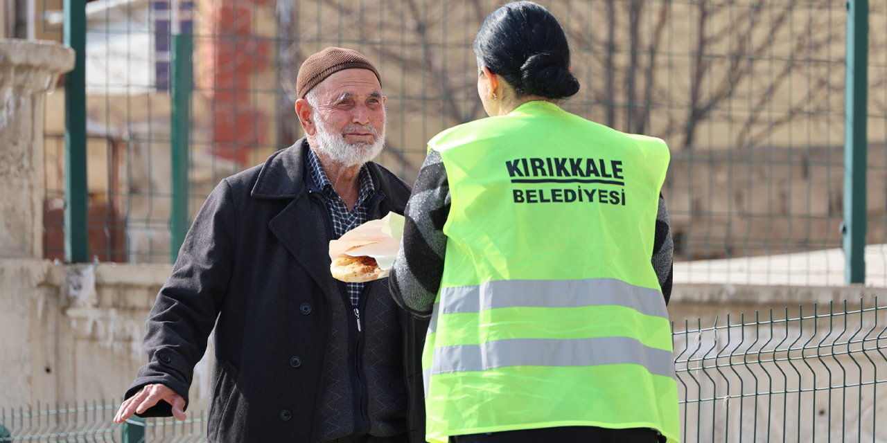 Bağlarbaşı Mahallesi sıcak pidelerle iftar yaptı
