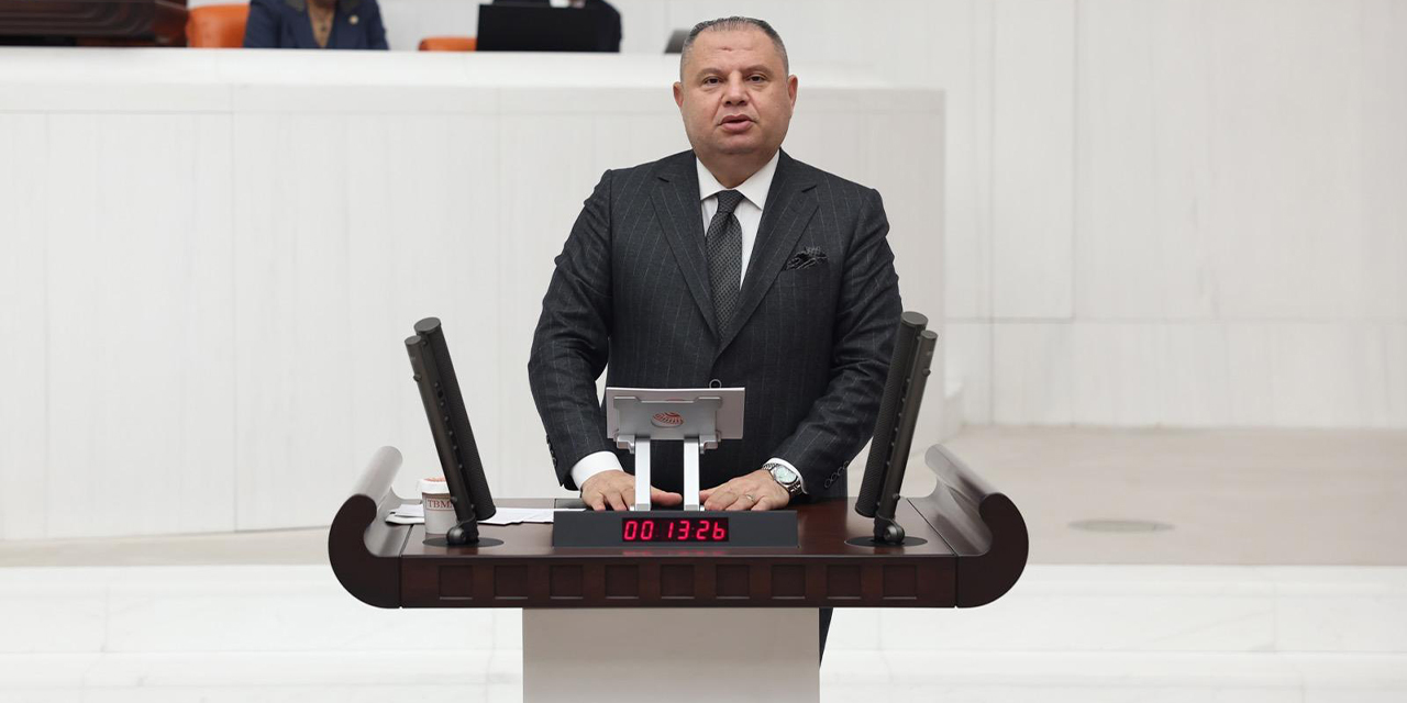 Milletvekili Halil Öztürk’ten öğrencilere 250 adet bilgisayar hediyesi