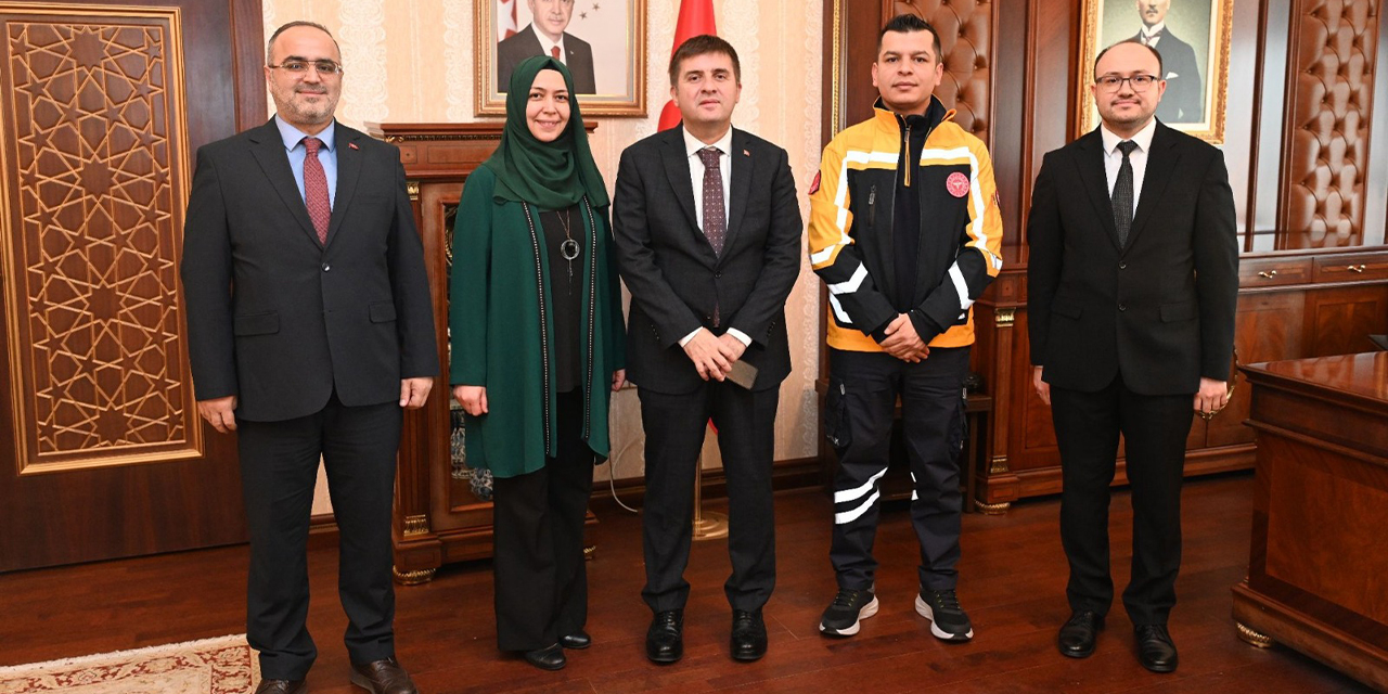 Vali Sarıibrahim’den yılın sağlık kahramanlarına tebrik