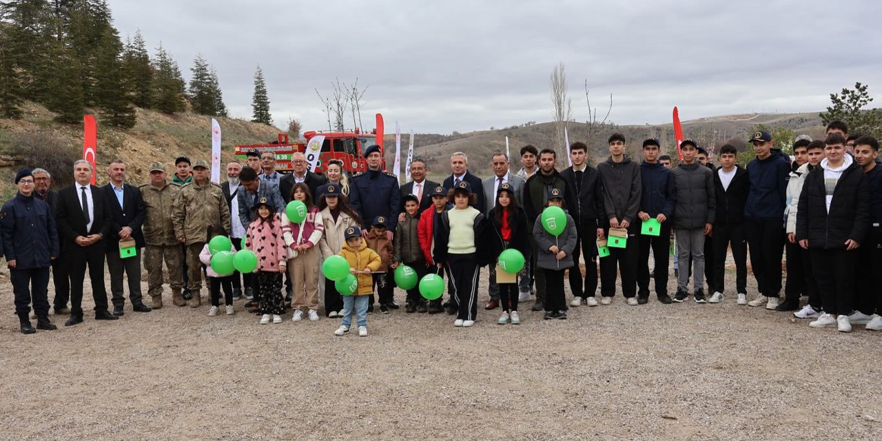 Hasandede Köyü’nde fidanlar toprakla buluştu