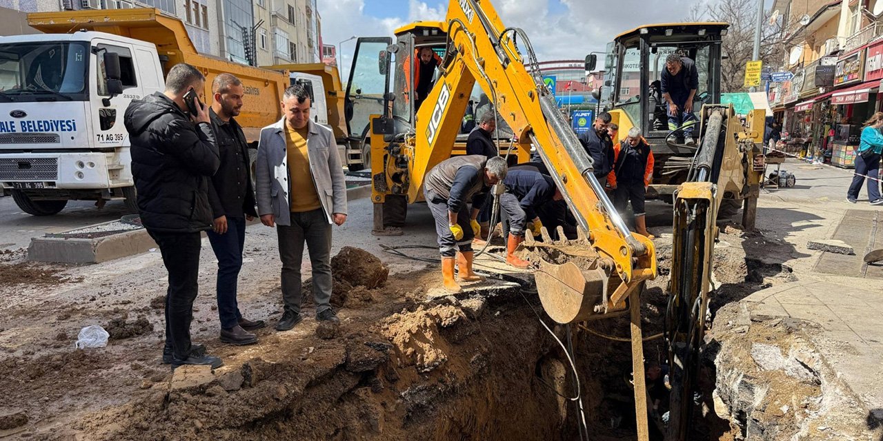 Menderes Caddesi’nde çöken kanal hattı yenilendi