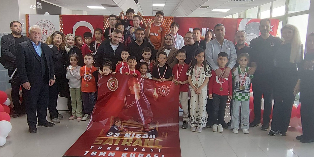 Satranç Heyecanı: Minik sporcular hamleleriyle göz doldurdu