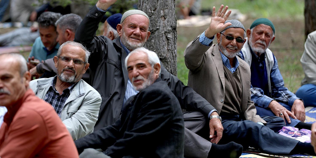 Emekliler bayram ikramiyesine zam istiyor: 20 bin TL olmalı