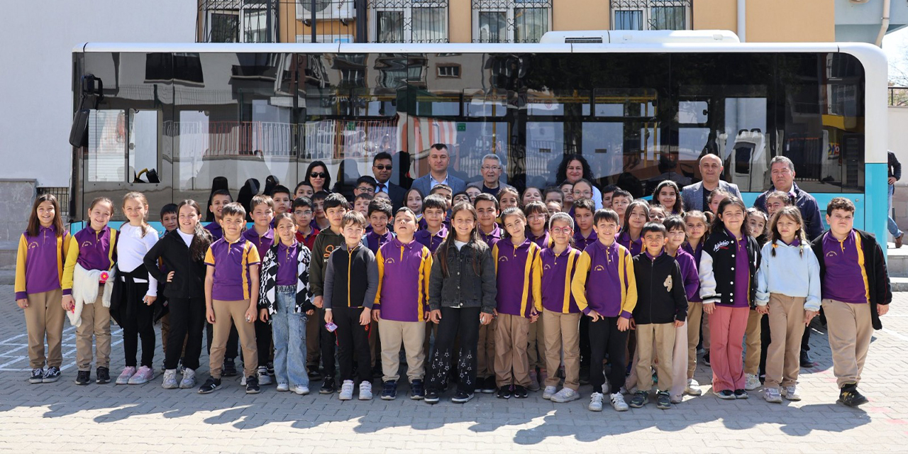 Minikler toplu taşıma kurallarını yerinde öğrendi