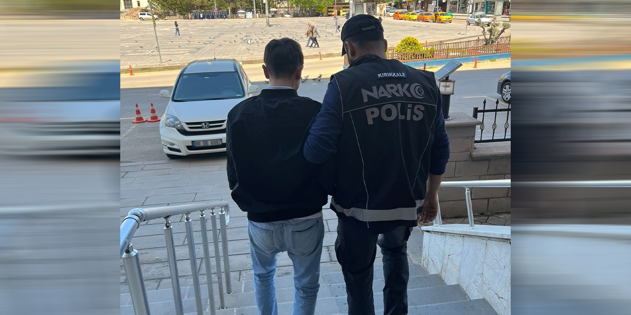 Kokain ve sentetik maddeyle yakalandı!