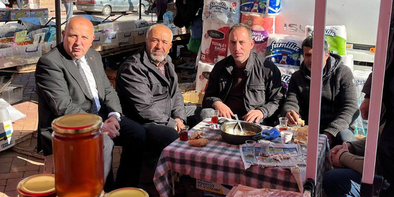 Başkan Cönger pazar esnafıyla kahvaltıda buluştu