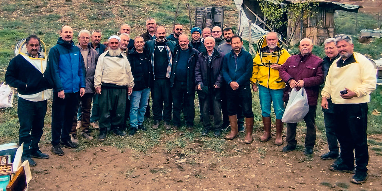 Uygulamalı ana arı yetiştiriciliği eğitimi verildi
