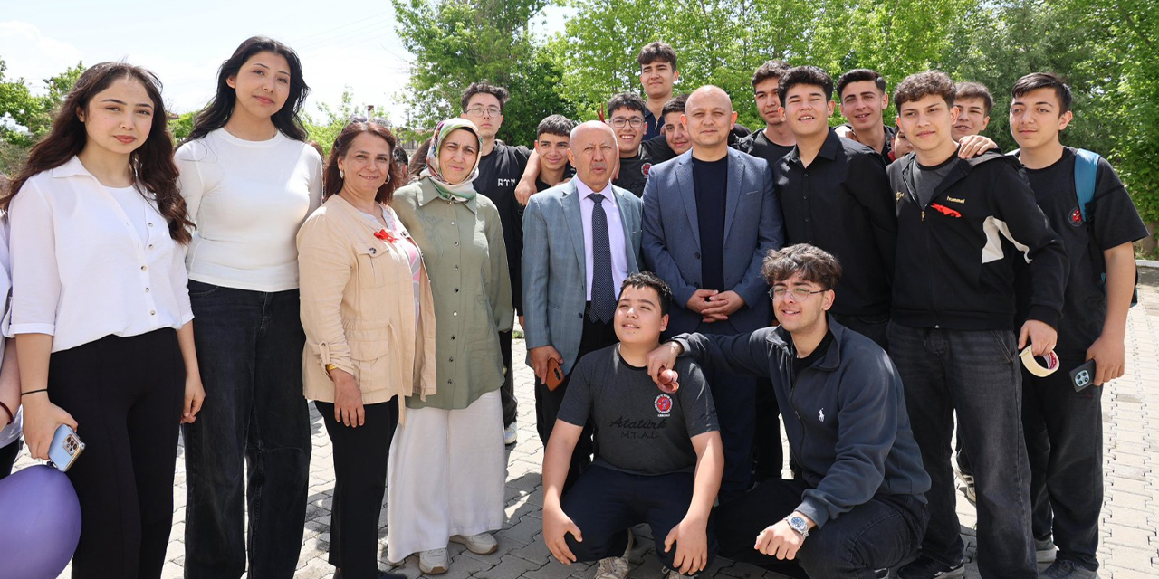 Başkan Önal, gençlerle bahar coşkusunu paylaştı