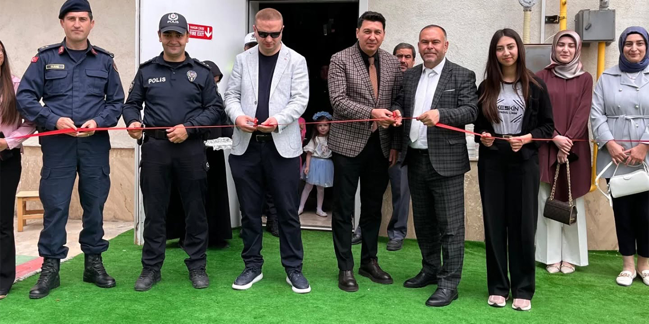 Minikler için renkli düşler bahçesi oyun parkı açıldı