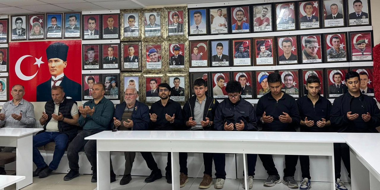 Liseli gençlerin ziyareti herkesi duygulandırdı