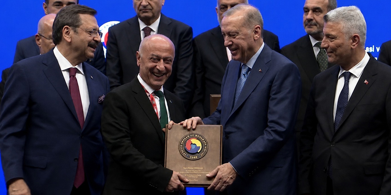 Cumhurbaşkanı Erdoğan’dan Varlı’ya hizmet şerefi belgesi