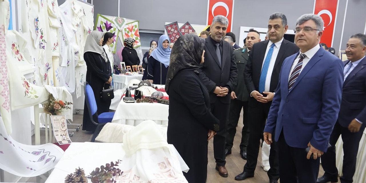 Güçlü kadın mottosuyla yıl sonu sergisi