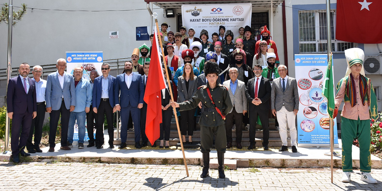 Yahşihan’da rengarenk yıl sonu sergisi