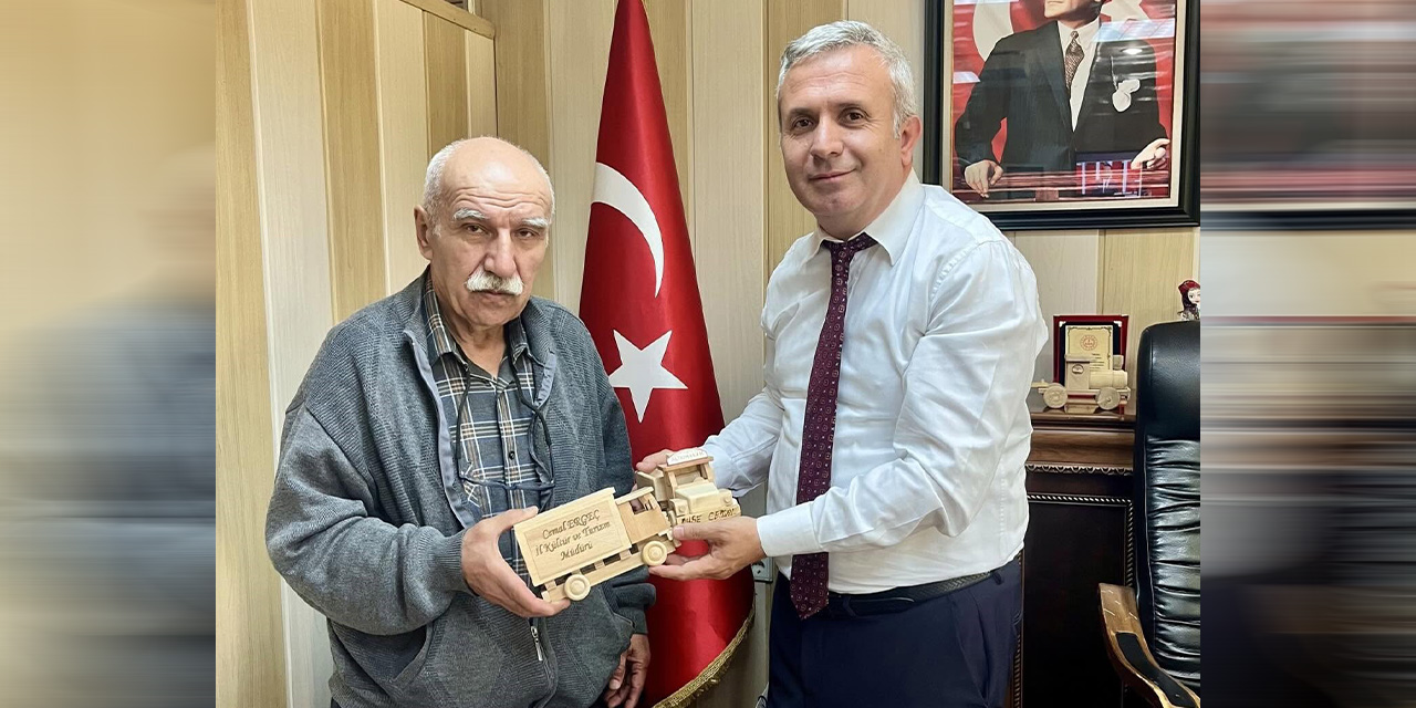 Şeref amca ahşapları sanata dönüştürüyor