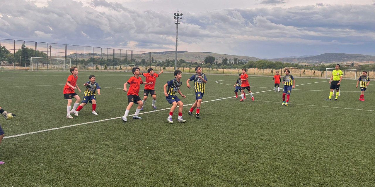 Bahşılı’da geleceğin futbolcuları yetişiyor