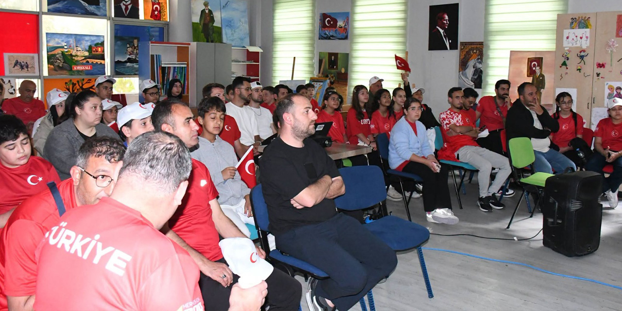 Gençlik Merkezinde Milli Takım Coşkusu