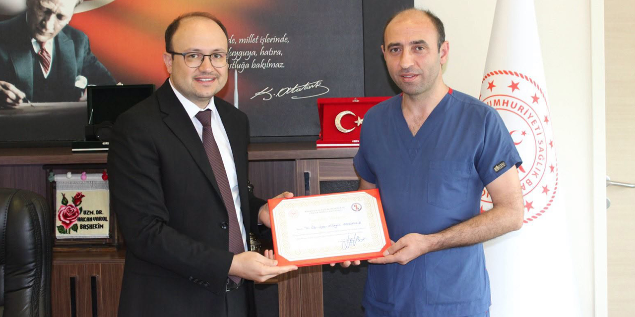 Kardiyoloji Uzmanı Kandemir’e teşekkür belgesi