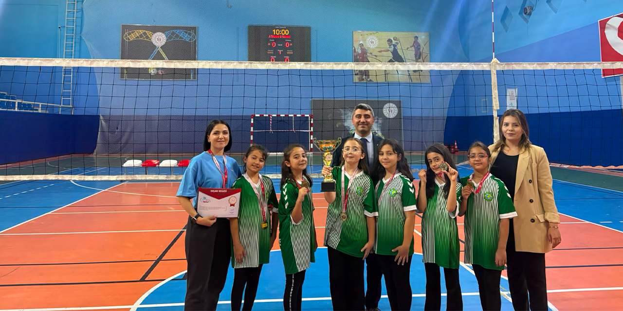 Özel Süleymaniye Koleji Voleybolda Şampiyon Oldu