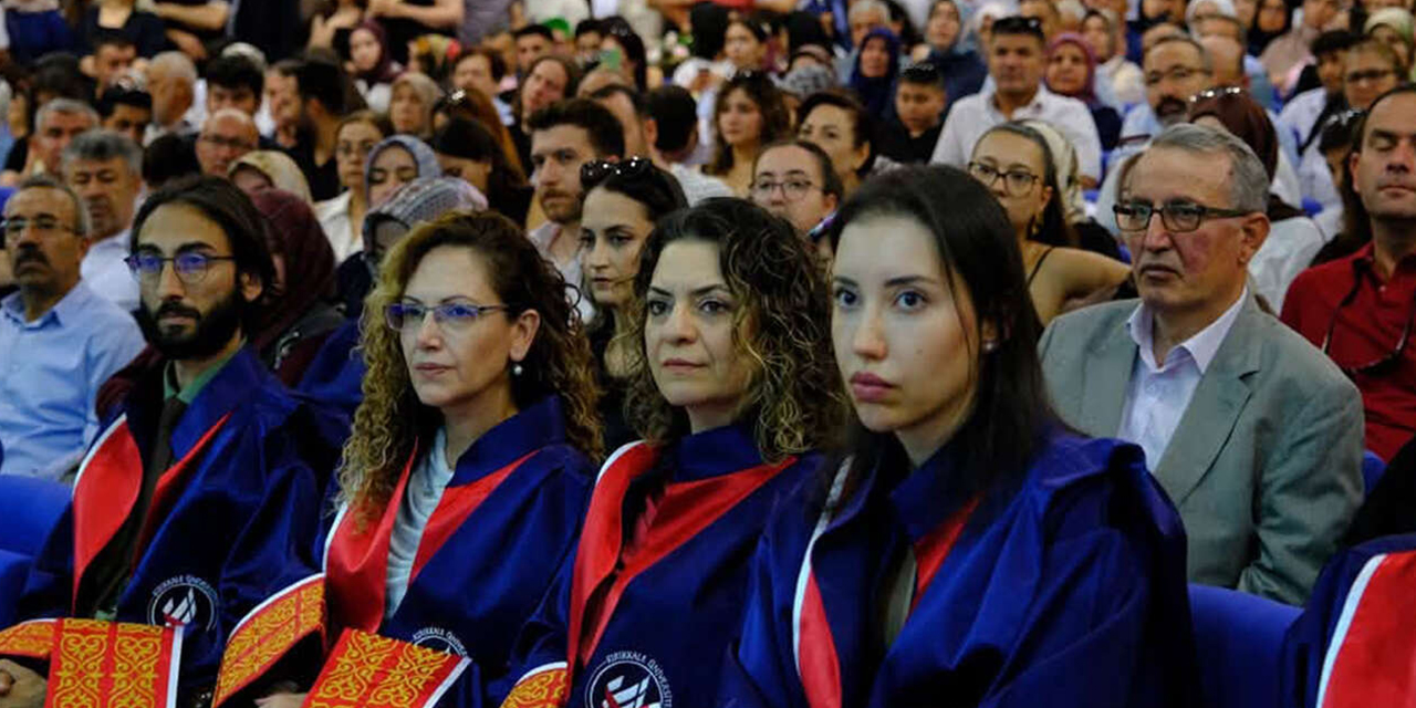 Kırıkkale Üniversitesi Hukuk Fakültesi'nde Mezuniyet Coşkusu
