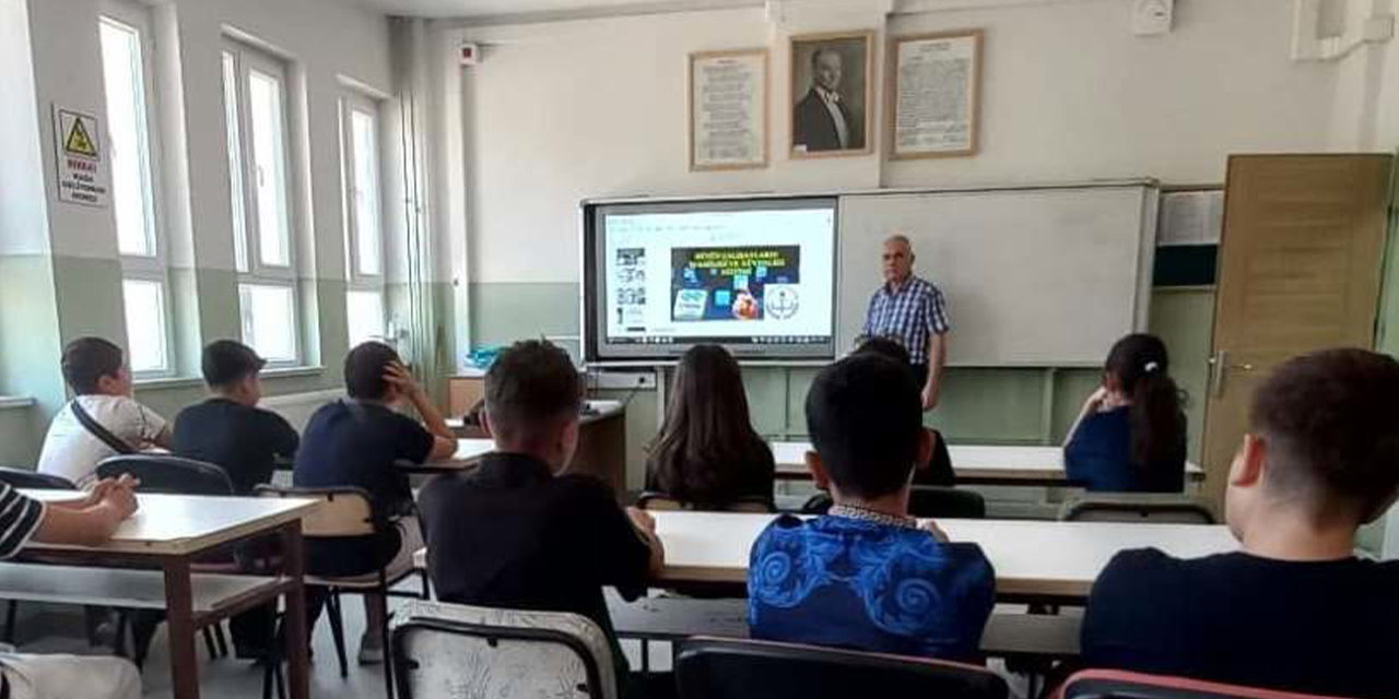 Ortaokul öğrencileri zanaat atölyelerinde meslekleri uygulamalı olarak keşfediyor