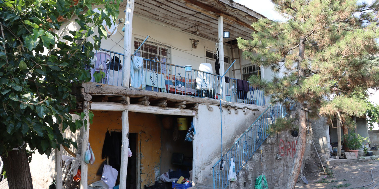 Yahşihan’da atık su hattı evin temelini tehdit ediyor