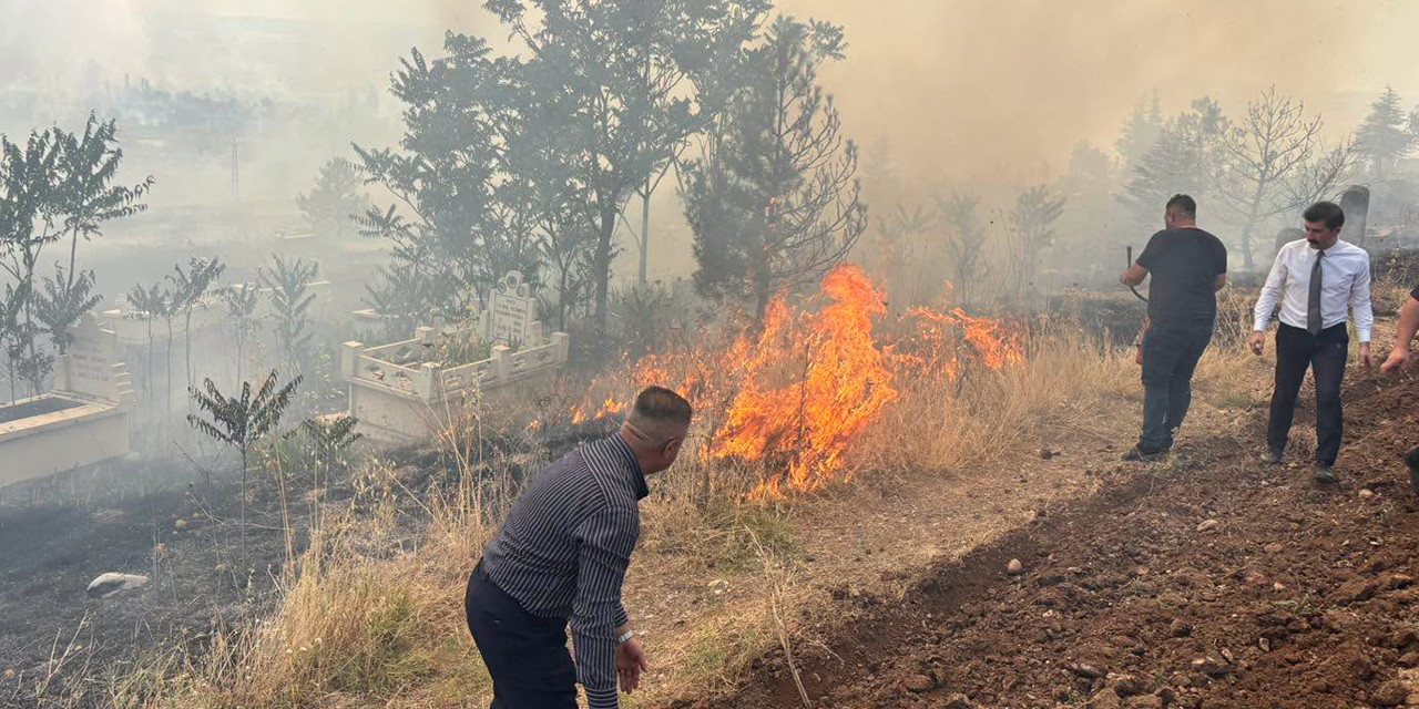 Sulakyurt Yeşilyazı Köyü'nde mezarlık yangını