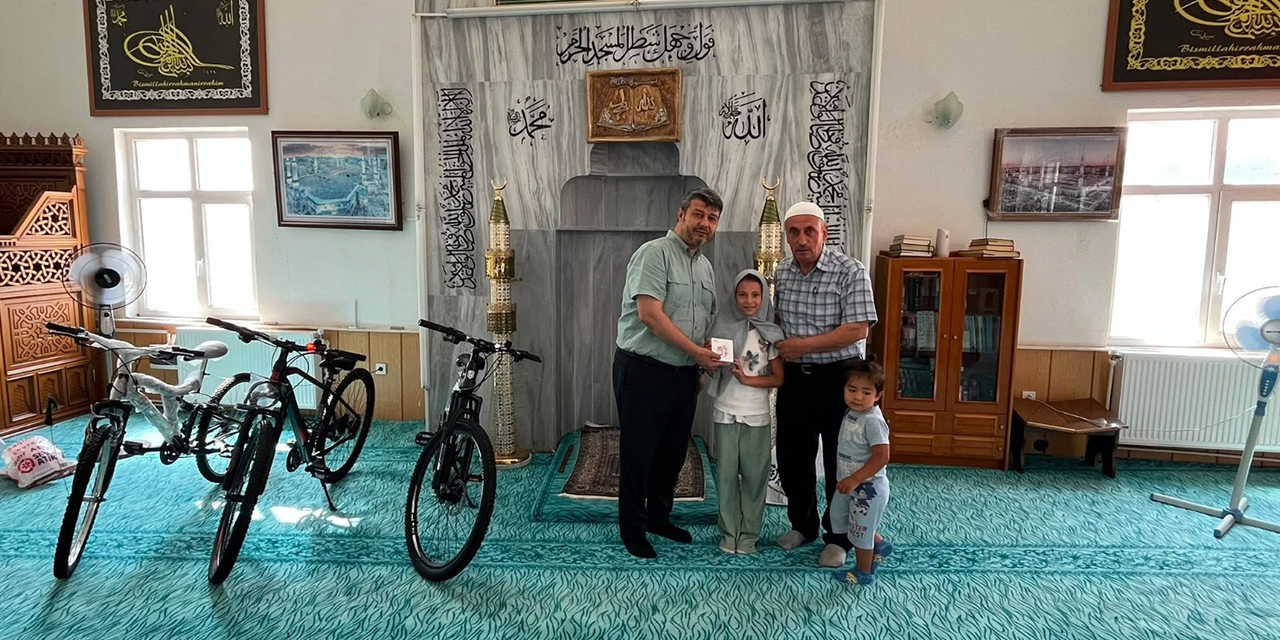 Konur Köyü’nde Yaz Kur’an Kursu Coşkusu: Başarılı Öğrencilere Bisiklet Ödülü