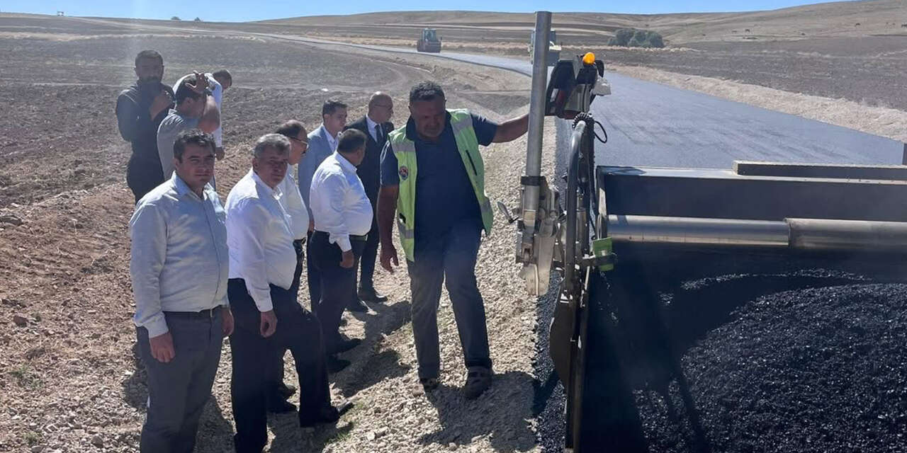 Kırıkkale Keskin’de köy yolları yenileniyor: Kuzugüdenli’de sıcak asfalt çalışması sürüyor