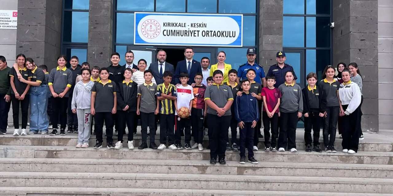 Keskin’de öğrencilerin yeni dönem heyecanına Kaymakam Kayatürk ortak oldu