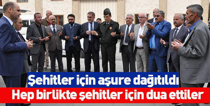 Şehitler için aşure dağıtıldı