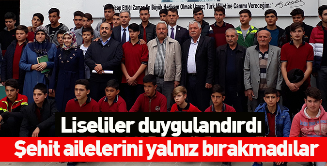 Liseliler duygulandırdı