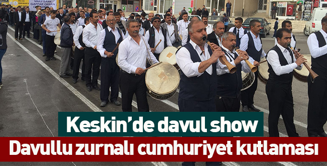 Davullu zurnalı cumhuriyet kutlaması