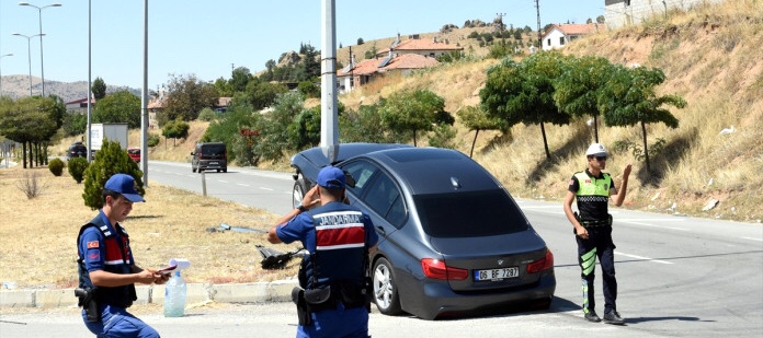 Kırıkkale'de İki Otomobil Çarpıştı: 4 Yaralı