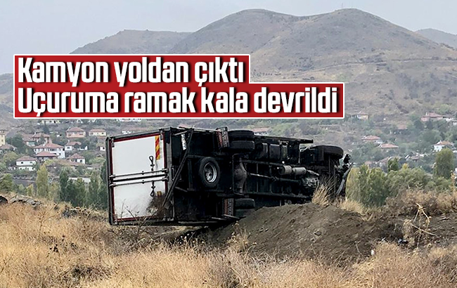 Yoldan çıkan kamyon uçuruma ramak kala devrildi